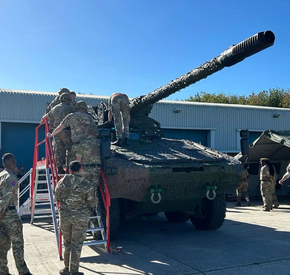 Британські артилеристи розпочали підготовку на САУ RCH 155