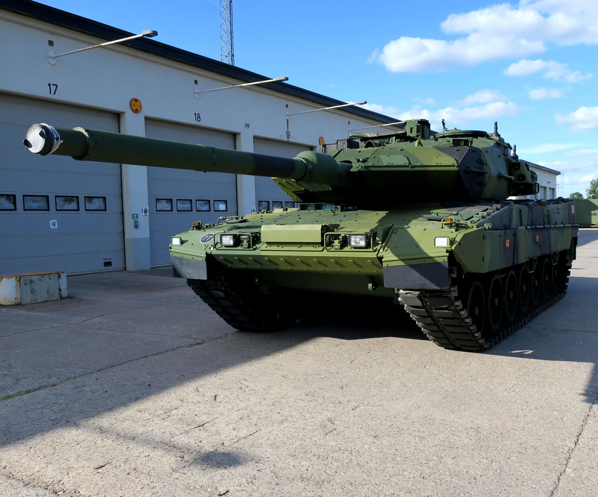 First Upgraded Stridsvagn 123A Tank Arrives in Sweden