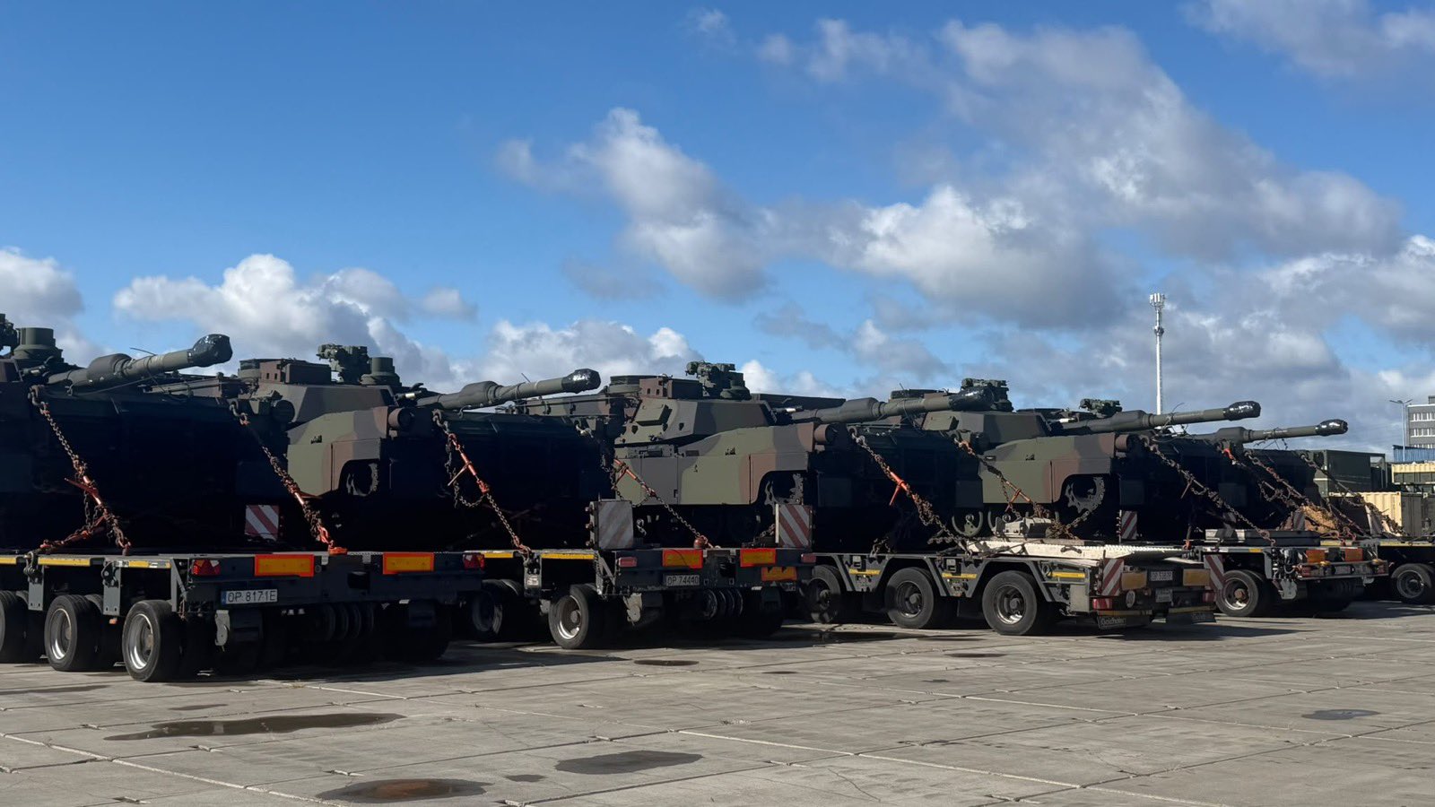 Poland Receives New Batch of M1A2SEPv3 Abrams Tanks