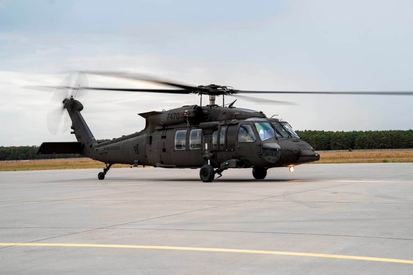 Повітряні сили Словаччини отримали два нові гелікоптери UH-60M Black Hawk