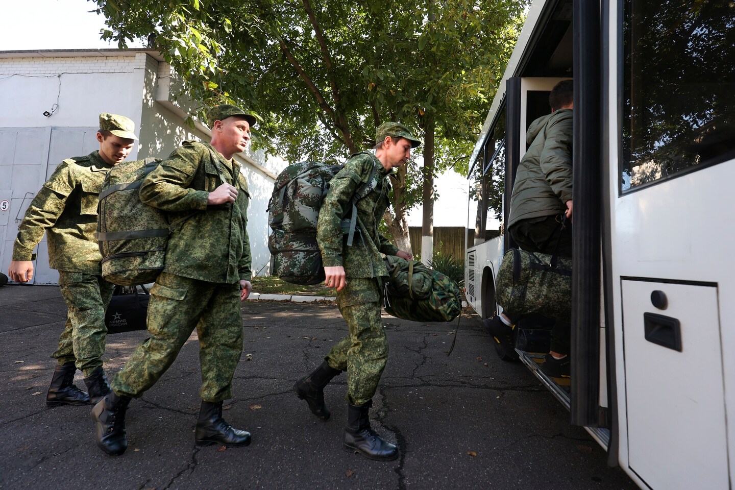 У Росії почали обмежувати виїзд за кордон військових запасу