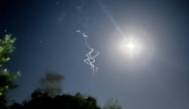 US Launches New Strikes on Iran – Tehran Responds With Ballistic Missile Launches