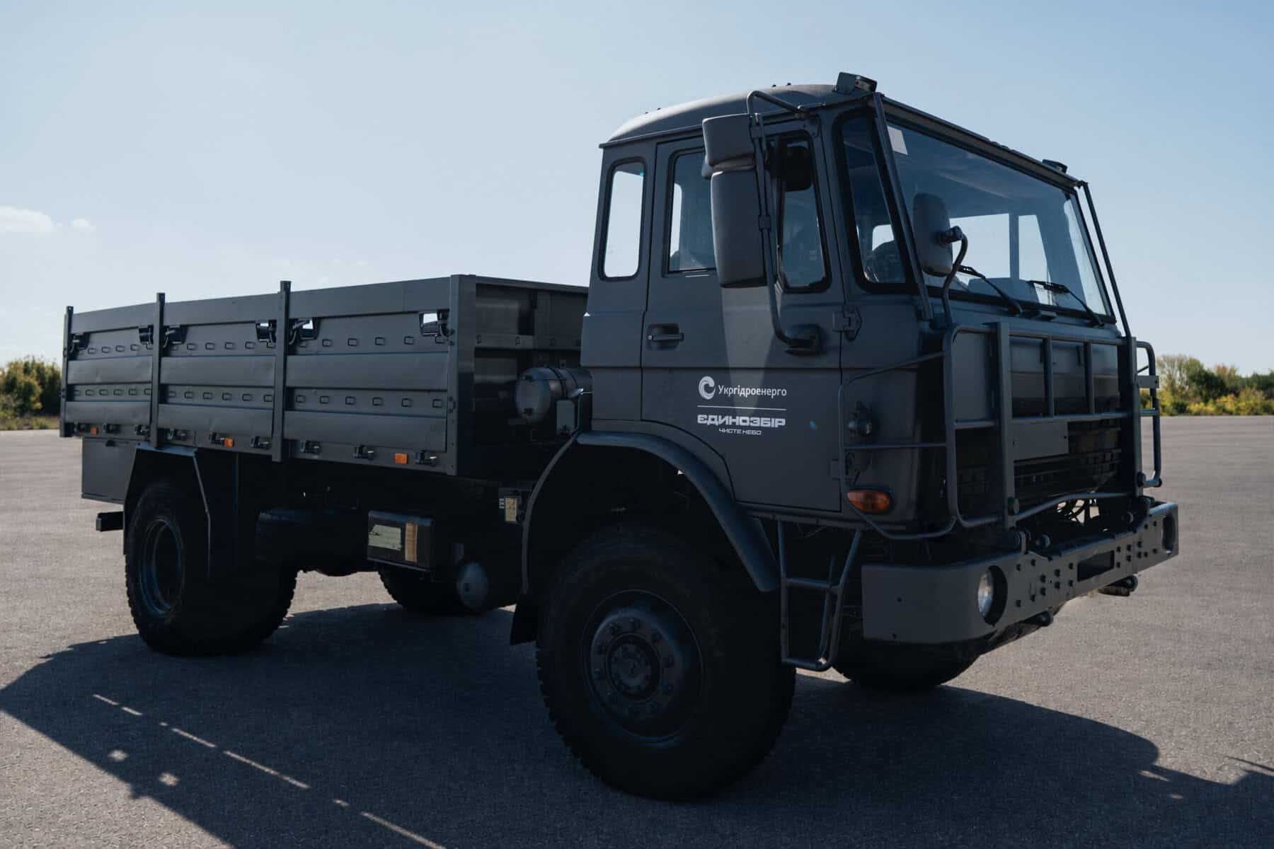 Повнопривідні вантажівки DAF, передані Армійській авіації. Фото: Благодійний фонд Сергія Притули