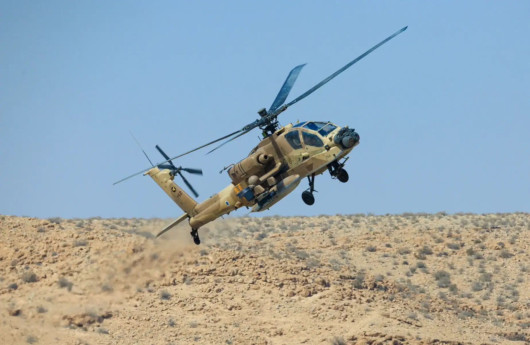 Ізраїль замовив 12 ударних гелікоптерів Apache