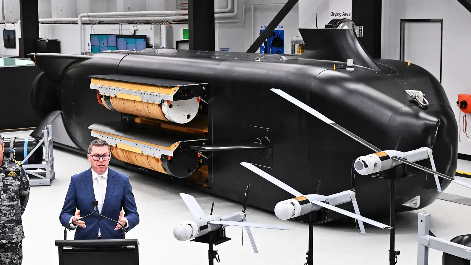 Таємничий австралійський підводний дрон Ghost Shark отримав «розумні» міни Asteria та дрони-камікадзе ALTIUS
