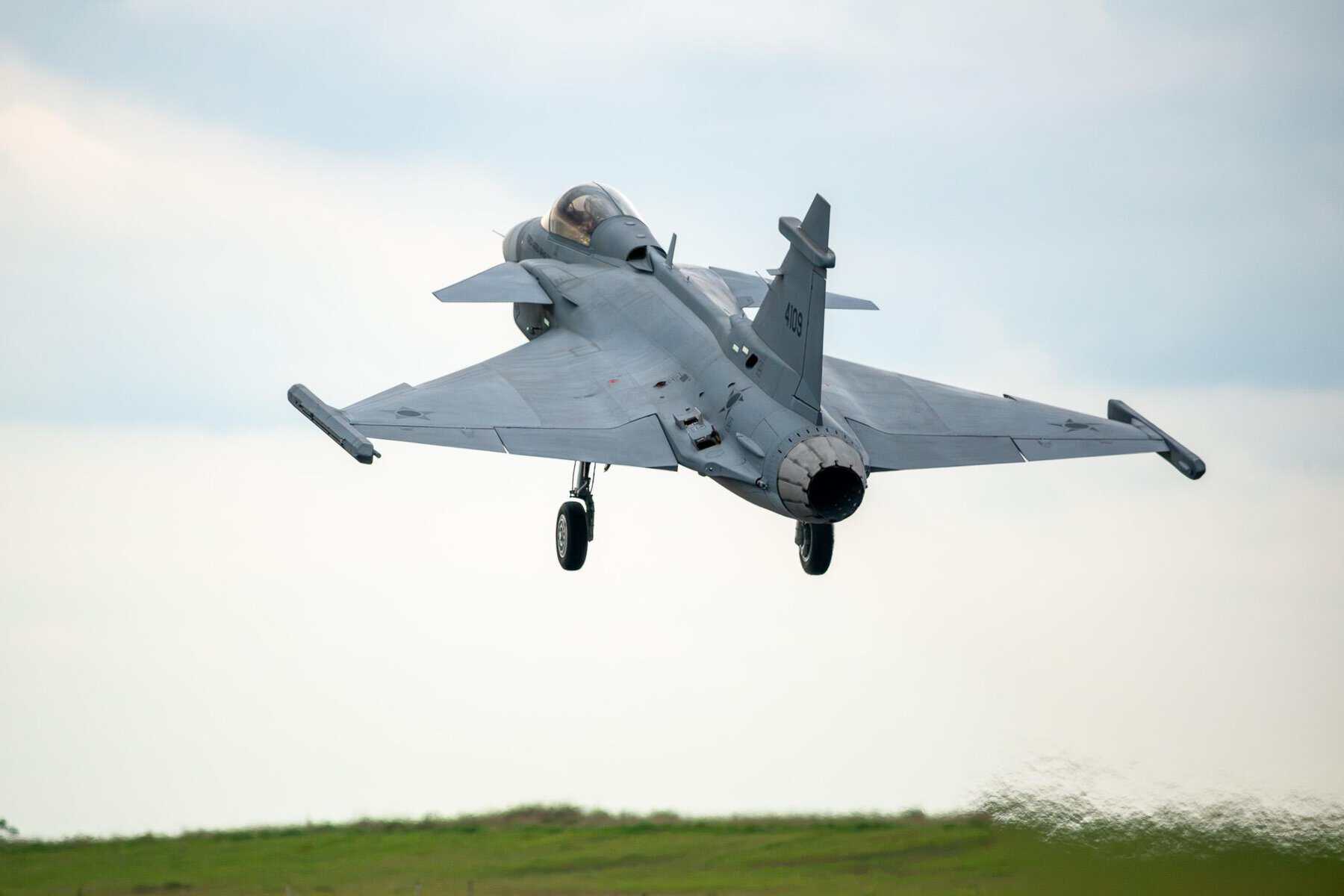 Перший побудований у Бразилії Gripen E під час першого польоту, 6 жовтня 2026 року. Фото: Embraer