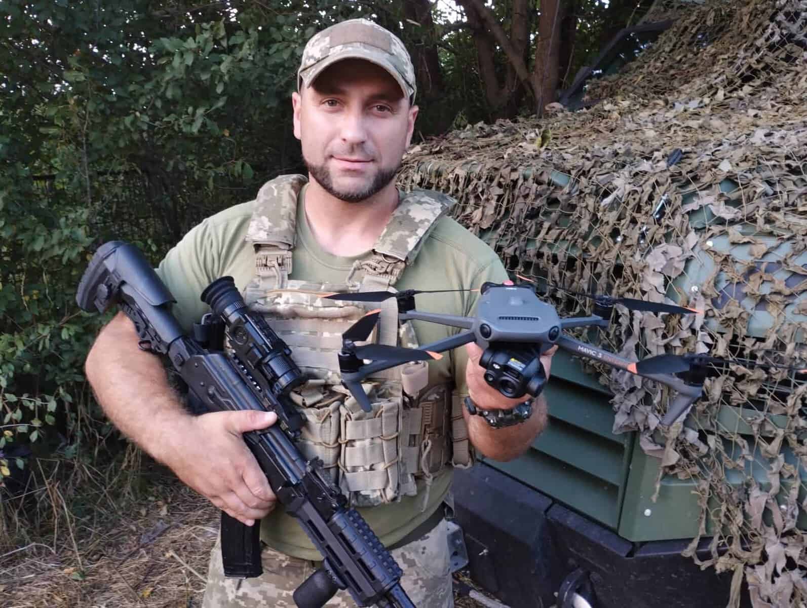 «Щоб школа взагалі існувала у вільній країні – хтось мав піти її захищати» – командир роти БпАК «Привид» 41 оМБр Олександр Чучаєв, про цивільний досвід вчителем та бойову роботу