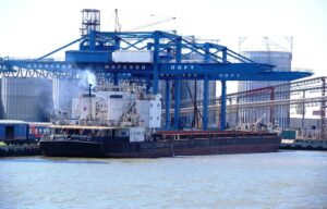 Cargo ships at the berths of the Azov seaport. Photo credits: PortNews.