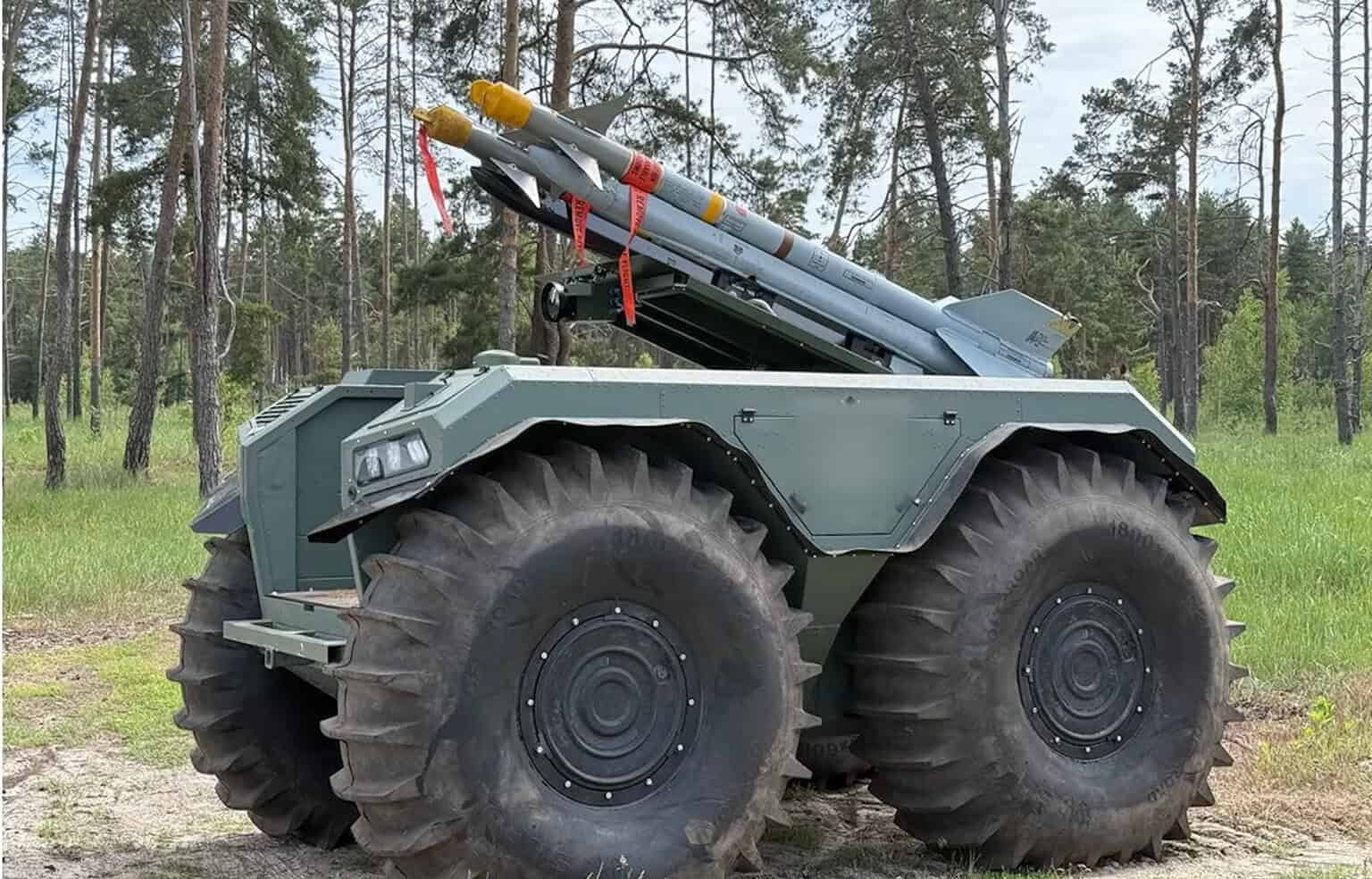 НРК UNEX UGV у конфігурації із засобами протиповітряної оборони. Кадр із відео «Мілітарного».