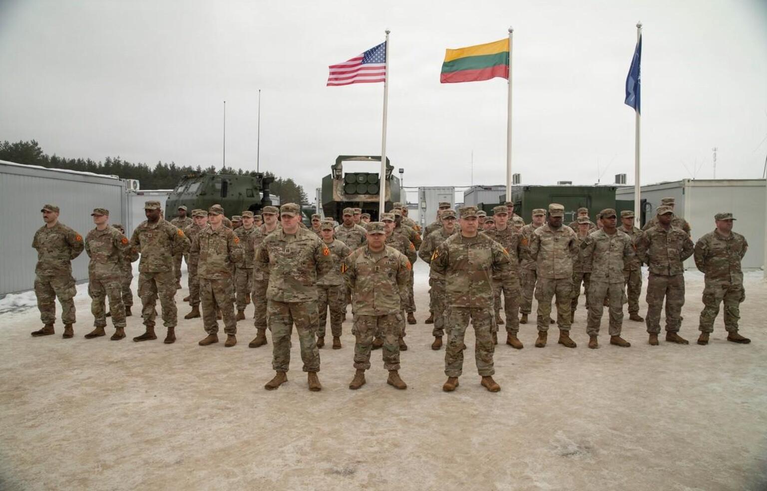 США розглянуть створення постійної військової бази у Литві — Трамп